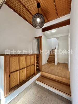 【玄関】 | 菊川市本所 中古戸建て | 和の趣を残したおしゃれな玄関