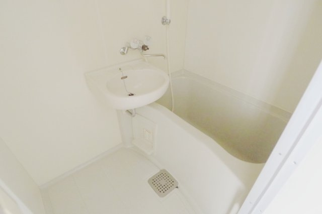 ユーハイム緑井A棟の浴室