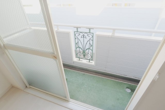 ユーハイム緑井A棟のバルコニー