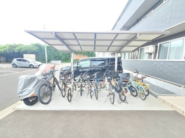 トリシアテラスのその他共用部分|同タイプ参考

