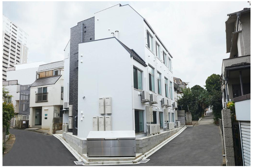新宿区北新宿３丁目の賃貸マンションのエントランス|清潔なエントランスです