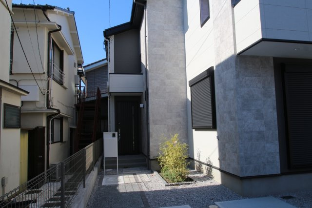 恋ヶ窪Ⅲの外観|小中学校まで6分圏内の充実した教育環境♪マルエツをはじめとしたスーパーなど、商業施設が徒歩10分圏内で簡潔