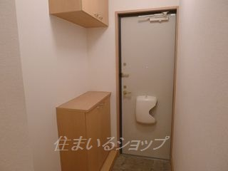 広島市安佐北区深川３丁目のアパートの玄関|シューズボックス
