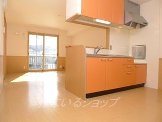 広島市安佐北区深川３丁目のアパートの居間・リビング