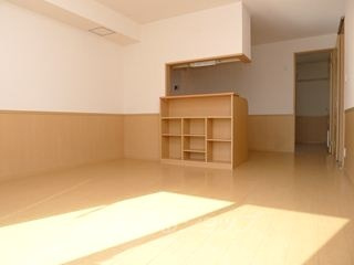 広島市安佐北区深川３丁目のアパートの居間・リビング