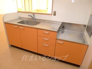 広島市安佐北区深川３丁目のアパートのキッチン