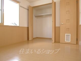 広島市安佐北区深川３丁目のアパートの収納|クローゼット・ペット用くぐり戸