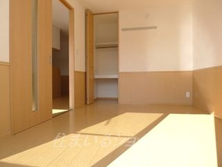 広島市安佐北区深川３丁目のアパートの寝室|クローゼットあり