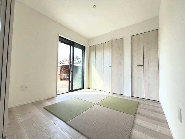 【洋室】 | 糟屋郡粕屋町江辻6期　1号棟（全1棟）【仲介手数料無料・0円】 | 現地写真。1階洋室です。