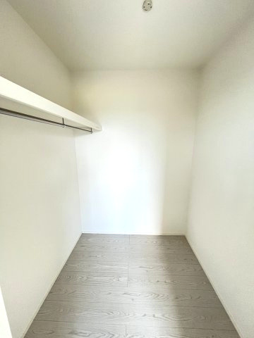 【収納】 | 糟屋郡粕屋町江辻6期　1号棟（全1棟）【仲介手数料無料・0円】 | 現地写真。ウォークインクローゼットです。