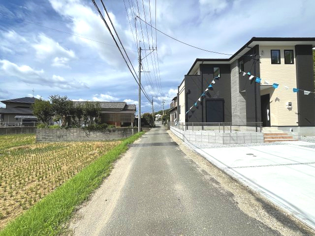 【その他】 | 糟屋郡粕屋町江辻6期　1号棟（全1棟）【仲介手数料無料・0円】 | 現地写真。前面道路です。