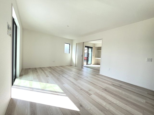 【居間・リビング】 | 糟屋郡粕屋町江辻6期　1号棟（全1棟）【仲介手数料無料・0円】 | 現地写真。