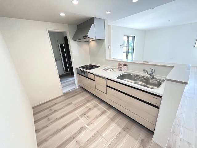 【キッチン】 | 糟屋郡粕屋町江辻6期　1号棟（全1棟）【仲介手数料無料・0円】 | 現地写真。