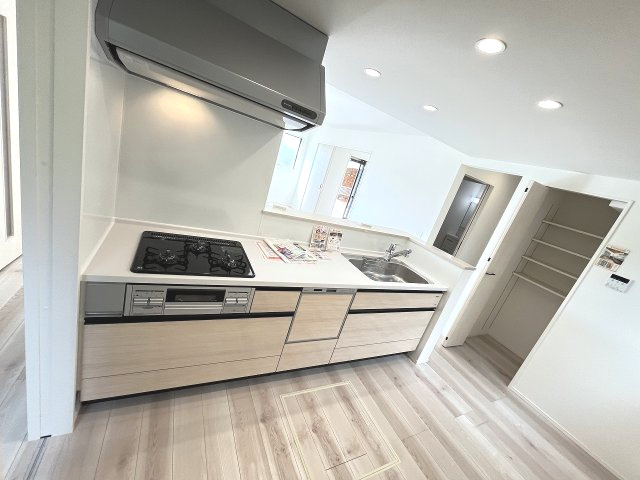 【キッチン】 | 糟屋郡粕屋町江辻6期　1号棟（全1棟）【仲介手数料無料・0円】 | 現地写真。