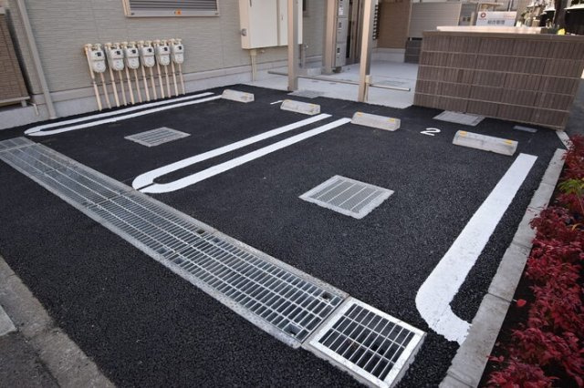 メゾンドフルールの駐車場
