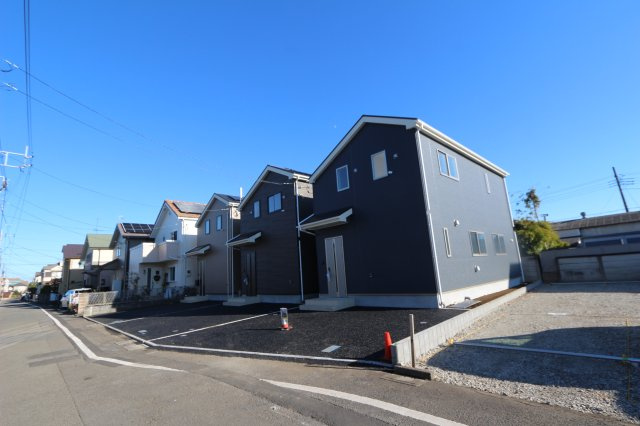 【Cradle garden】国分寺市東戸倉第４の外観|ゆとりある4LDK+カースペース♪1階に水回りが集結した使い勝手の良い間取り