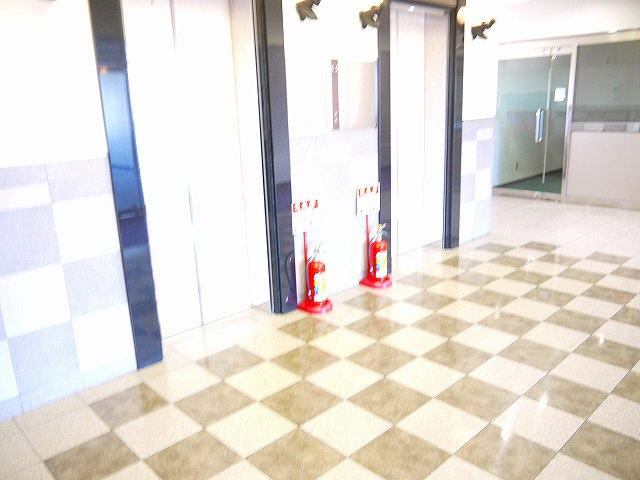 サンローゼビルのロビー