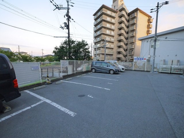 泉谷ビルの駐車場