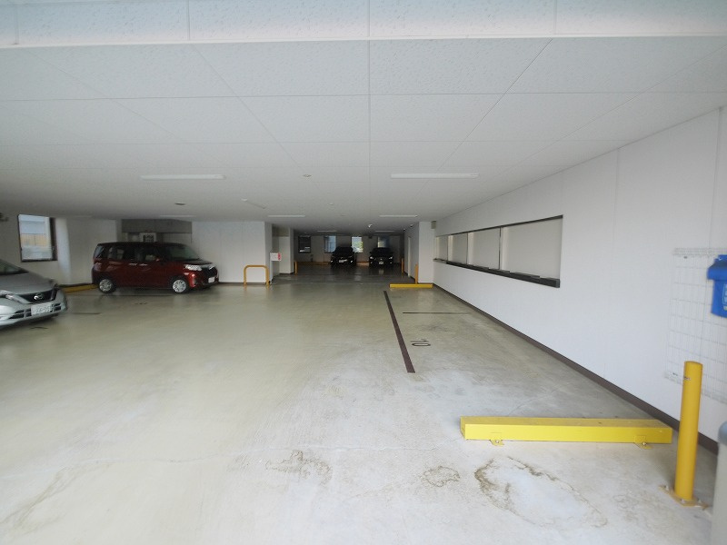 泉谷ビルの駐車場