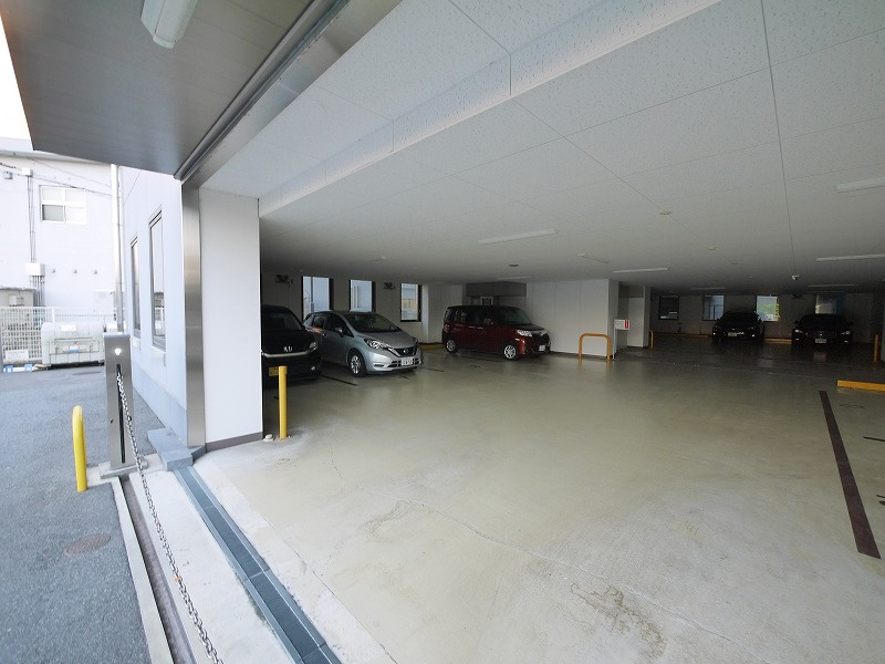 泉谷ビルの駐車場