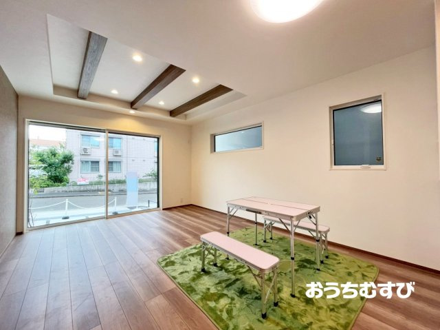 名東区貴船(全3棟)の居間・リビング