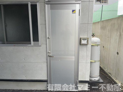 【玄関】 | 河原田町店舗事務所I 1棟 | 左側玄関