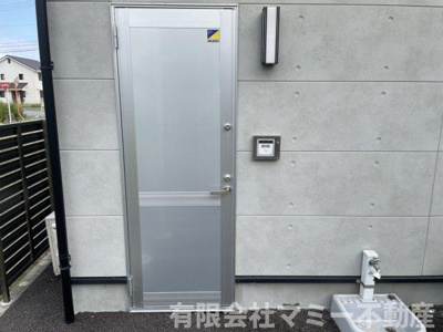 【玄関】 | 河原田町店舗事務所I 1棟 | 右側玄関