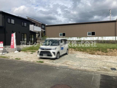 【外観】 | 豊川市赤坂町 新築一戸建て 1号棟 | 現在建築中の外観画像です。ご内覧は同じメーカーの完成物件へご案内いたしますので、いつでもご相談ください！