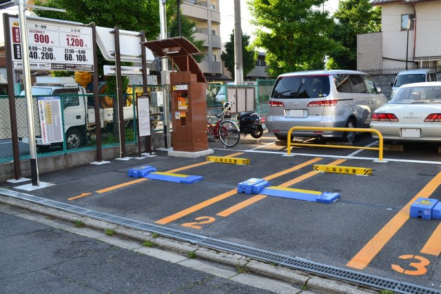 ハイツ浄土寺の周辺|目の前に、時間貸しパーキングがあります。