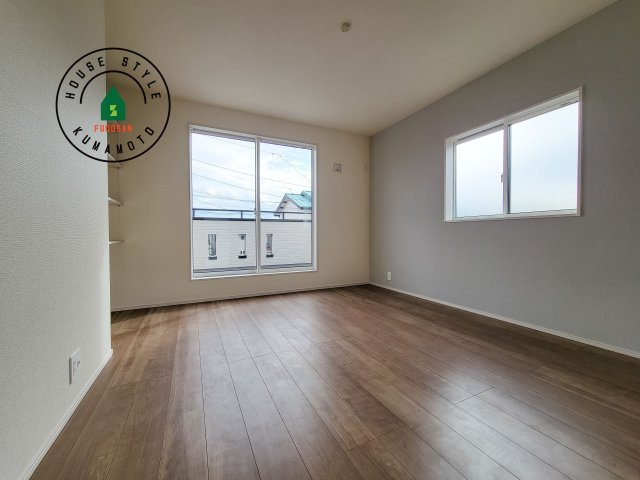 熊本市東区榎町第3-1棟(1号棟)の内観：施工例|主寝室には収納力に優れたクローゼットがありますので、お部屋もすっきり片付きます。