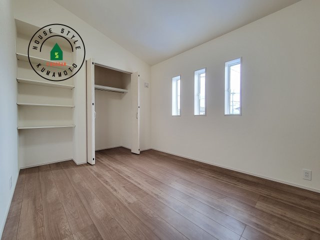 熊本市東区榎町第3-1棟(1号棟)の内観：施工例|採光良好な洋室は全居室、複層ガラスの遮熱効果と断熱効果で、一年中快適に過ごせます。