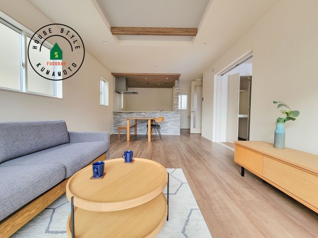熊本市東区榎町第3-1棟(1号棟)の内観：施工例|多くの時間を過すことになるリビングだからこそ、いつも穏やかな空間・解放感が味わえ毎日が充実します。