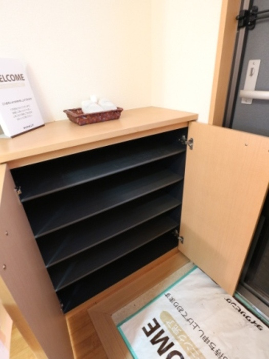 ノーブル富里の玄関