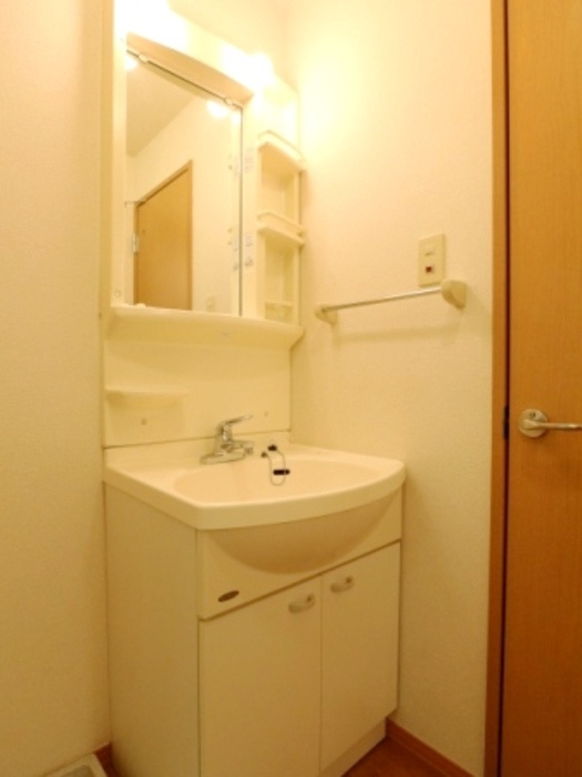 ノーブル富里の独立洗面台