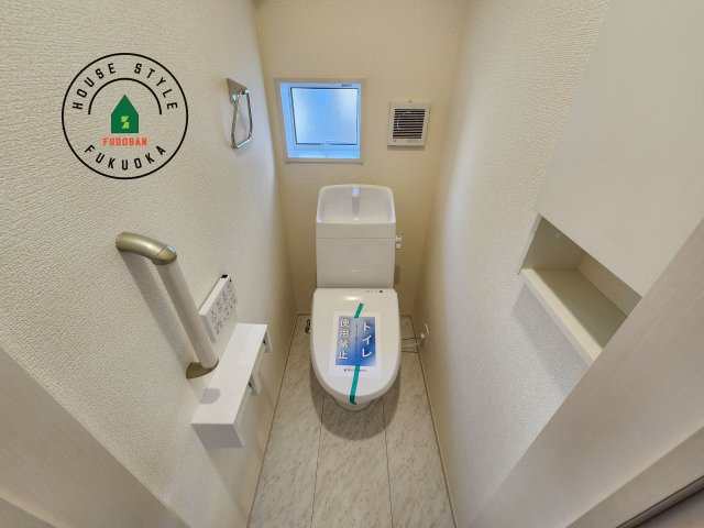 糟屋郡志免町王子2丁目第1-8棟（2号棟）のトイレ|温水洗浄便座を完備しております。2ヶ所にトイレがあるのは朝の慌ただしい時間も安心です。