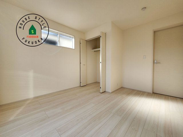 糟屋郡志免町王子2丁目第1-8棟（2号棟）の洋室|採光良好な洋室は全居室、複層ガラスの遮熱効果と断熱効果で、一年中快適に過ごせます。