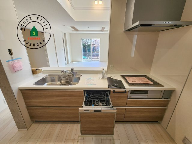 糟屋郡志免町王子2丁目第1-8棟（2号棟）のキッチン|ご家族を近くに感じられる対面キッチンのLDK。会話もはずみそうですね。