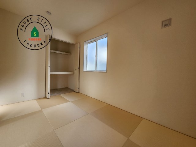 糟屋郡志免町王子2丁目第1-8棟（2号棟）の和室|和室を上手に活用すると暮らし方の幅が広がります。例えば普段は開け放して、子供の小さいうちはお昼寝や遊びのスペースに。畳はソフトなので転んでもケガをしにくく安心です