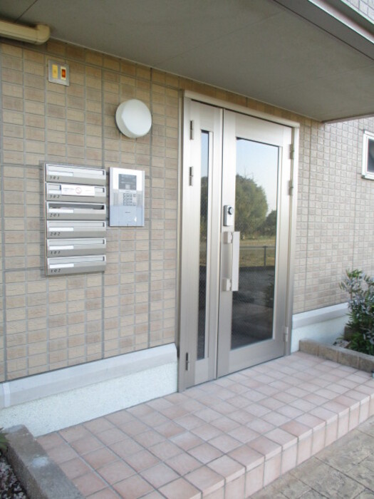 アヴニールのエントランス|毎日通るエントランスはこのようになっています