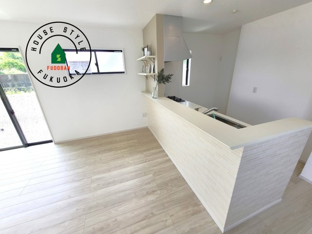 福岡市東区八田3丁目第11-2棟（1号棟）　の内観：施工例|会話が弾む場所として居心地の良いリビングです。