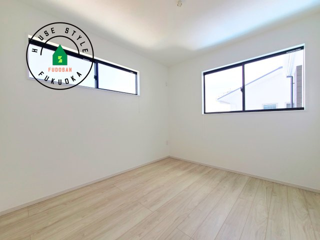 福岡市東区八田3丁目第11-2棟（2号棟）　の内観：施工例|穏やかな光が差し込む室内には、穏やかな時間が流れます。