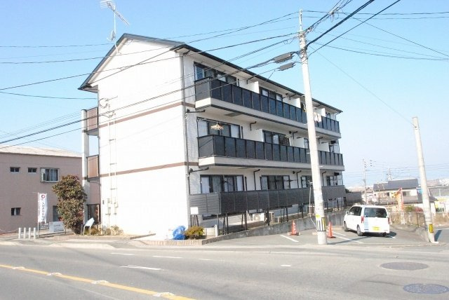 エトワールA棟の駐車場|カースペースがあります