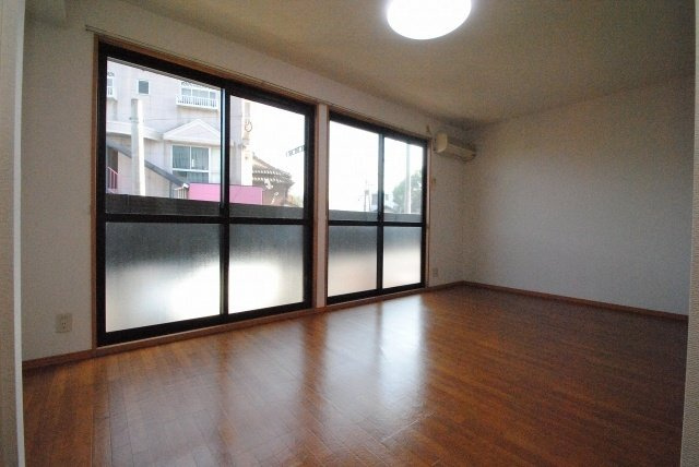 エトワールA棟の洋室|コンパクトで使いやすい洋室です