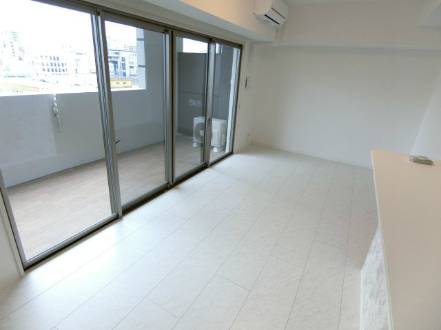 アーバンコート中央町の内装|エアコン付のLDKスペースです♪
同タイプ参考※現況優先
