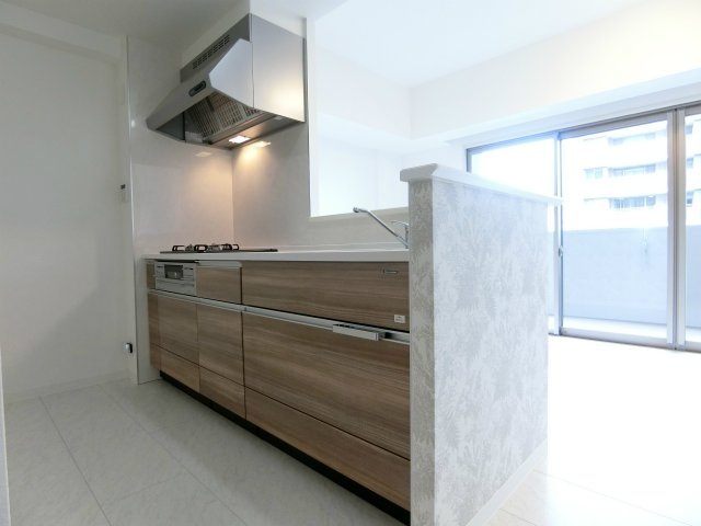 アーバンコート中央町のキッチン|ビルトインコンロ付きの対面式キッチン♪同タイプ参考※現況優先