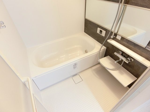 アーバンコート中央町の浴室|※同タイプイメージ※現況優先
ゆったり入れる綺麗なお風呂です♪