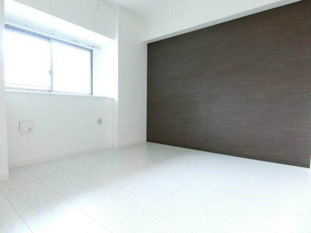 アーバンコート中央町の洋室|アクセントクロスで落ち着いた雰囲気のお部屋です。※現況優先
※同タイプイメージ