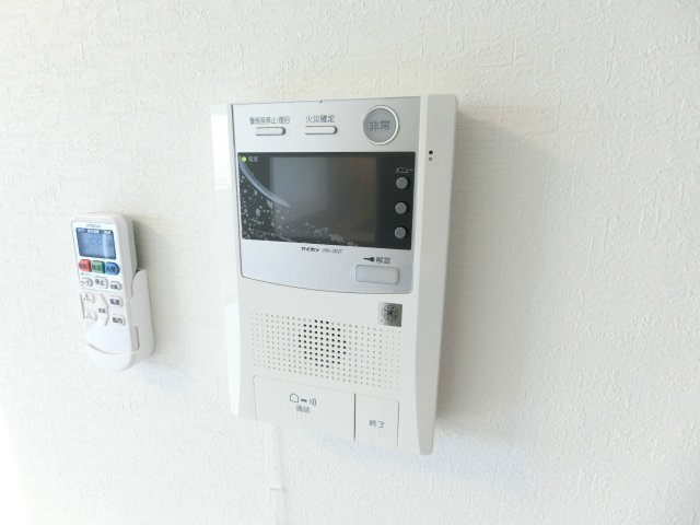 アーバンコート中央町のセキュリティ|安心のTVモニター付きドアホンはオートロックと連動してます♪
同タイプ参考※現況優先
