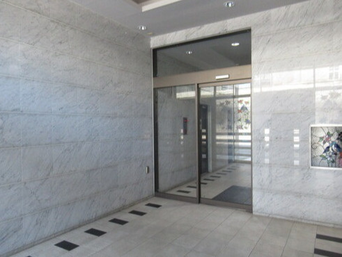 グリアス横浜・プルミエールのエントランス