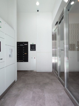 グリアス横浜・プルミエールのロビー